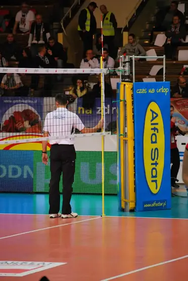 For the women the net should be set at seven feet four 1/8 inches (7' 4 1/8 ). Women's Volleyball Net Height In Feet : Volleyball Net Heights For Each Discipline Set Up For Volleyball