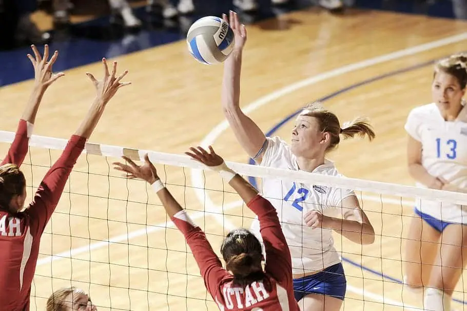 spike definition volleyball